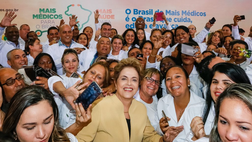 Presidenta Dilma Rousseff durante cerimônia de anúncio da prorrogação da permanência dos médicos brasileiros formados no exterior e estrangeiros no Programa Mais Médicos. Foto: Roberto Stuckert Filho/PR